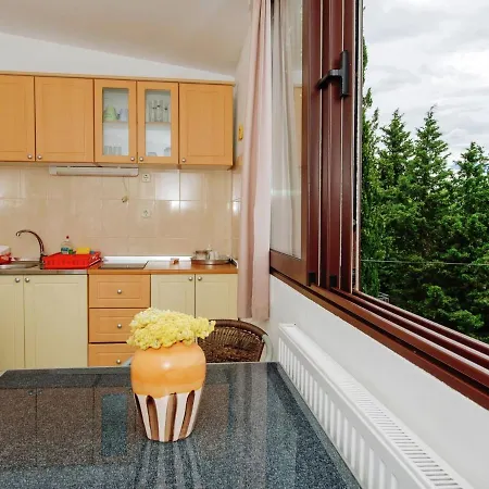Apartment Spacious Apartment With Garden In Starigrad Croatia *