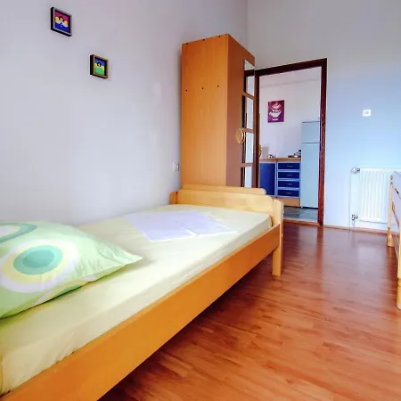Apartment Spacious Apartment With Garden In Starigrad Croatia
