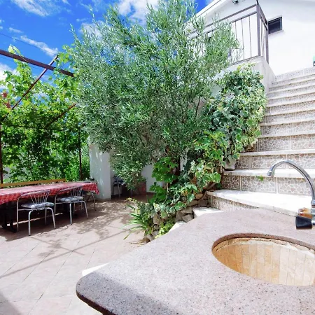 Spacious Apartment With Garden In Starigrad Croatia *